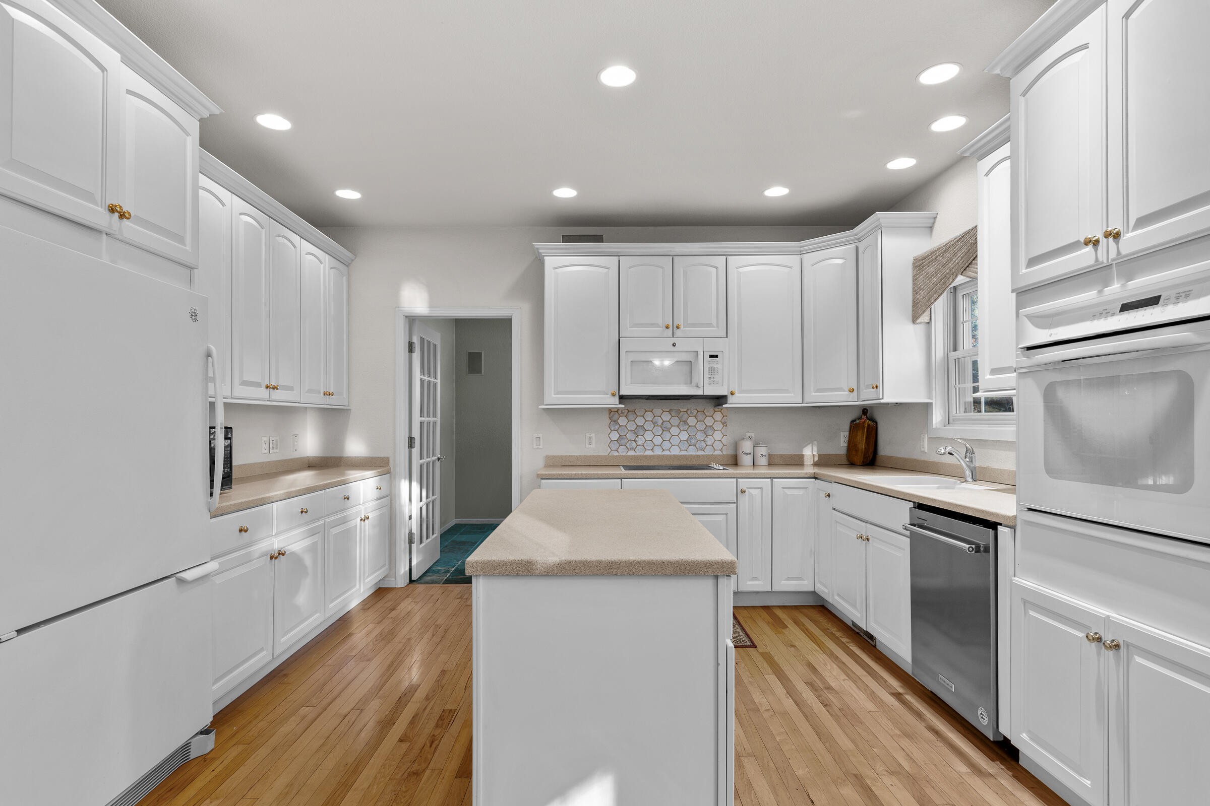 3205 Limerick Lane Sheboygan, WI 53083 - Photo 2 of 48 Kitchen