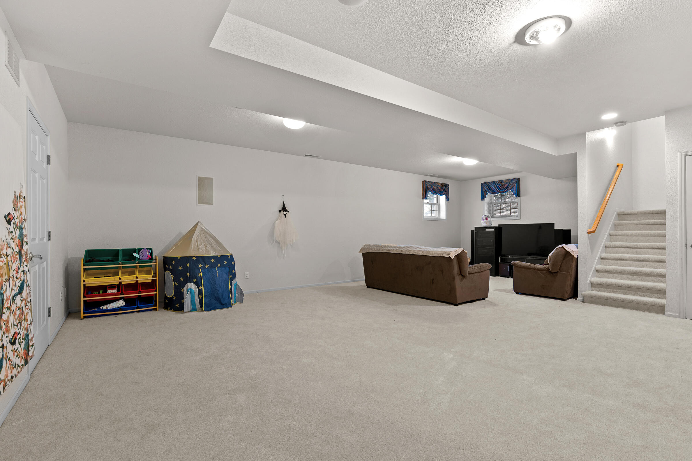 3205 Limerick Lane Sheboygan, WI 53083 - Photo 33 of 48 Large Family Room