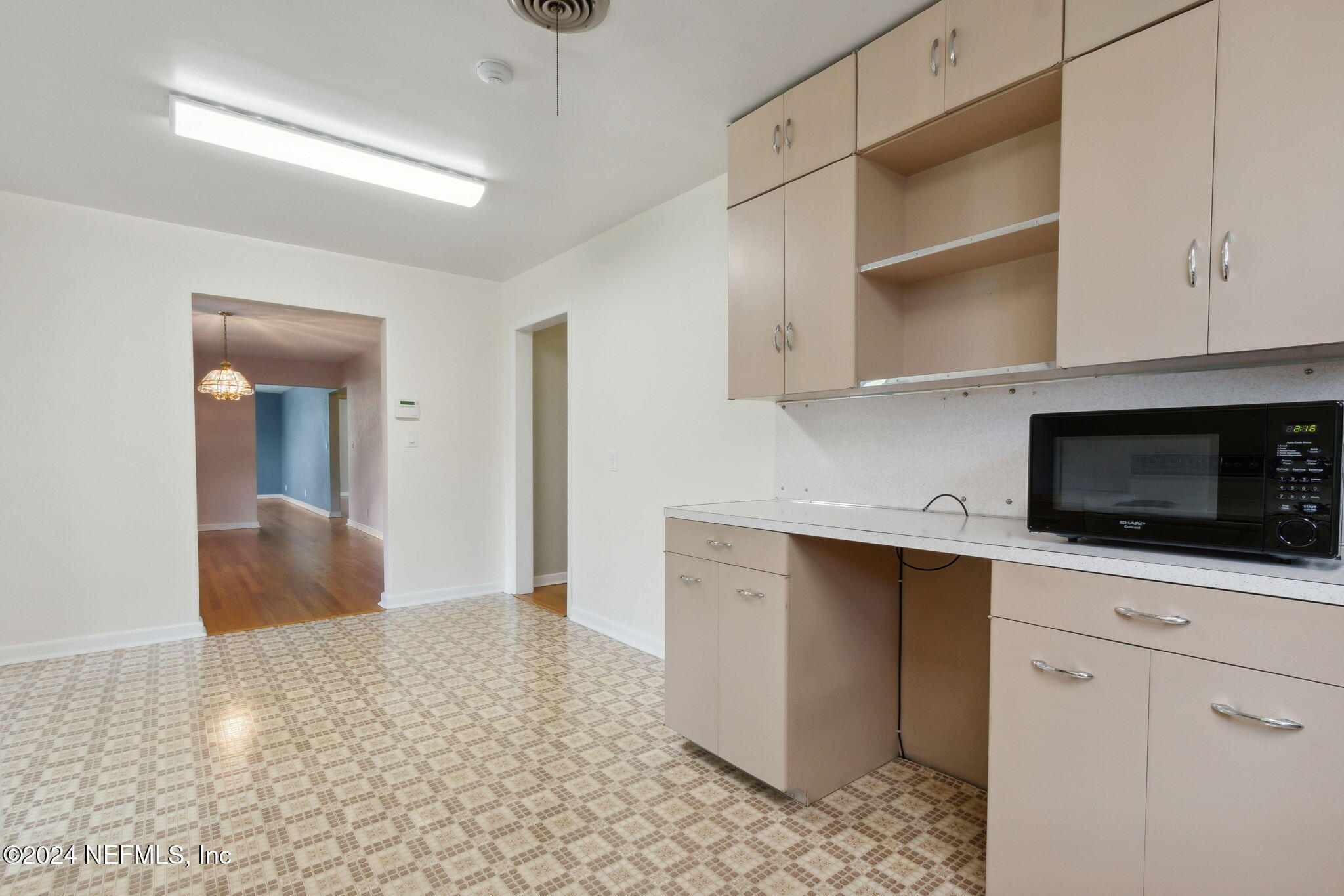 5031 Degrove Road Jacksonville, FL 32207 - Photo 23 of 81 Retro kitchen