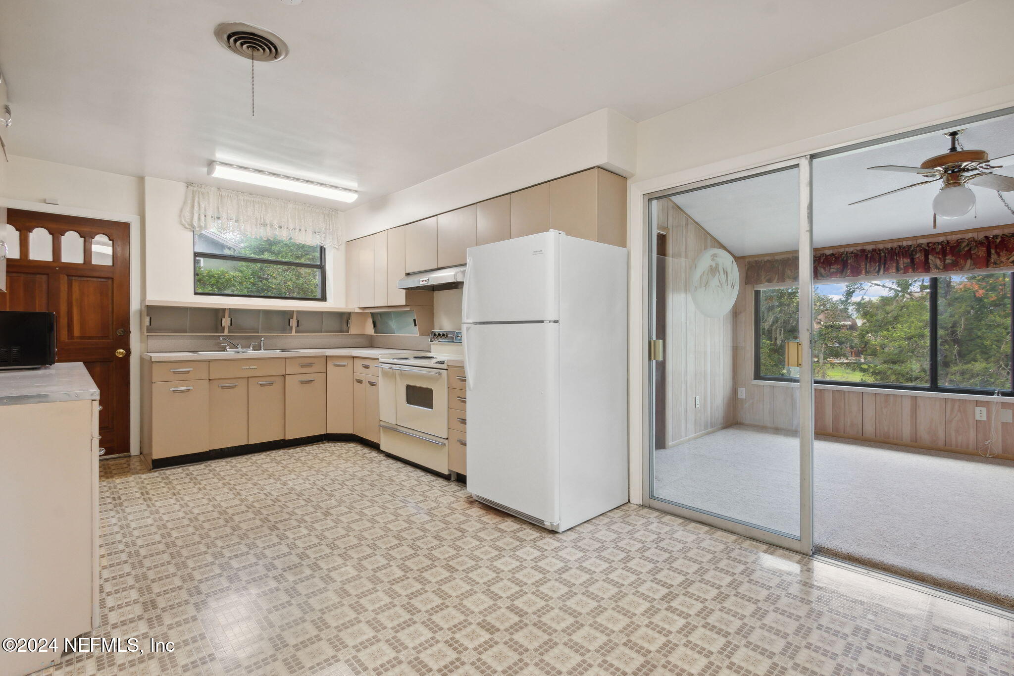 5031 Degrove Road Jacksonville, FL 32207 - Photo 25 of 81 Retro kitchen
