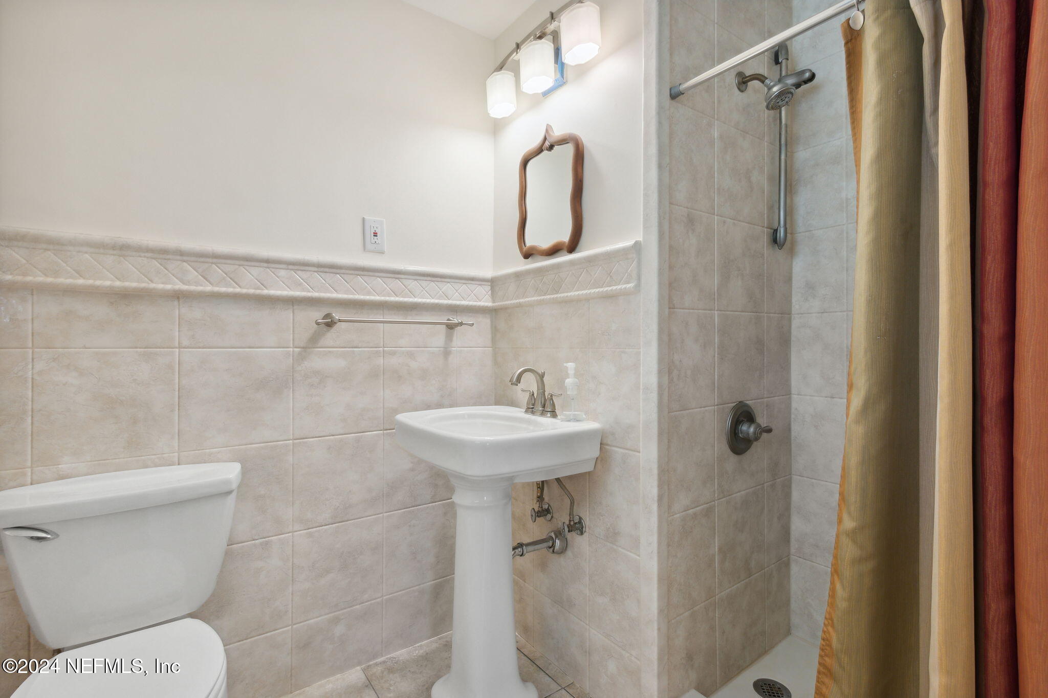 5031 Degrove Road Jacksonville, FL 32207 - Photo 36 of 81 Owner's bath