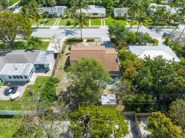 an aerial view of a house with a yard and lake view