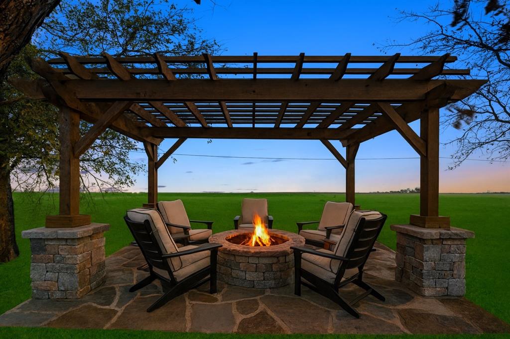 191 Daniel Drive Van Alstyne, TX 75495 - Photo 29 of 32 a view of a patio with a table chairs and a potted plant