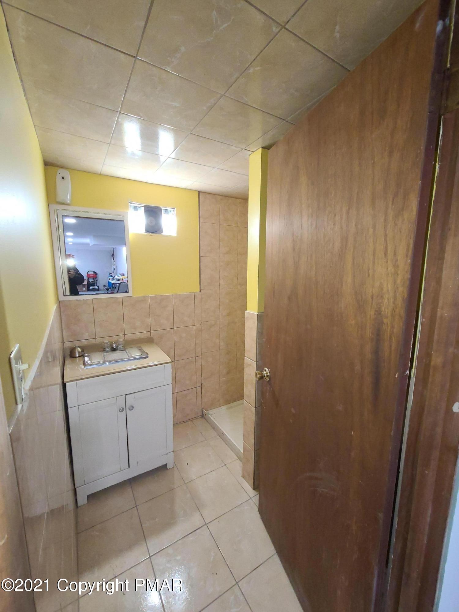 253 Center Road Stroudsburg, PA 18360 - Photo 11 of 13 253 bas bath