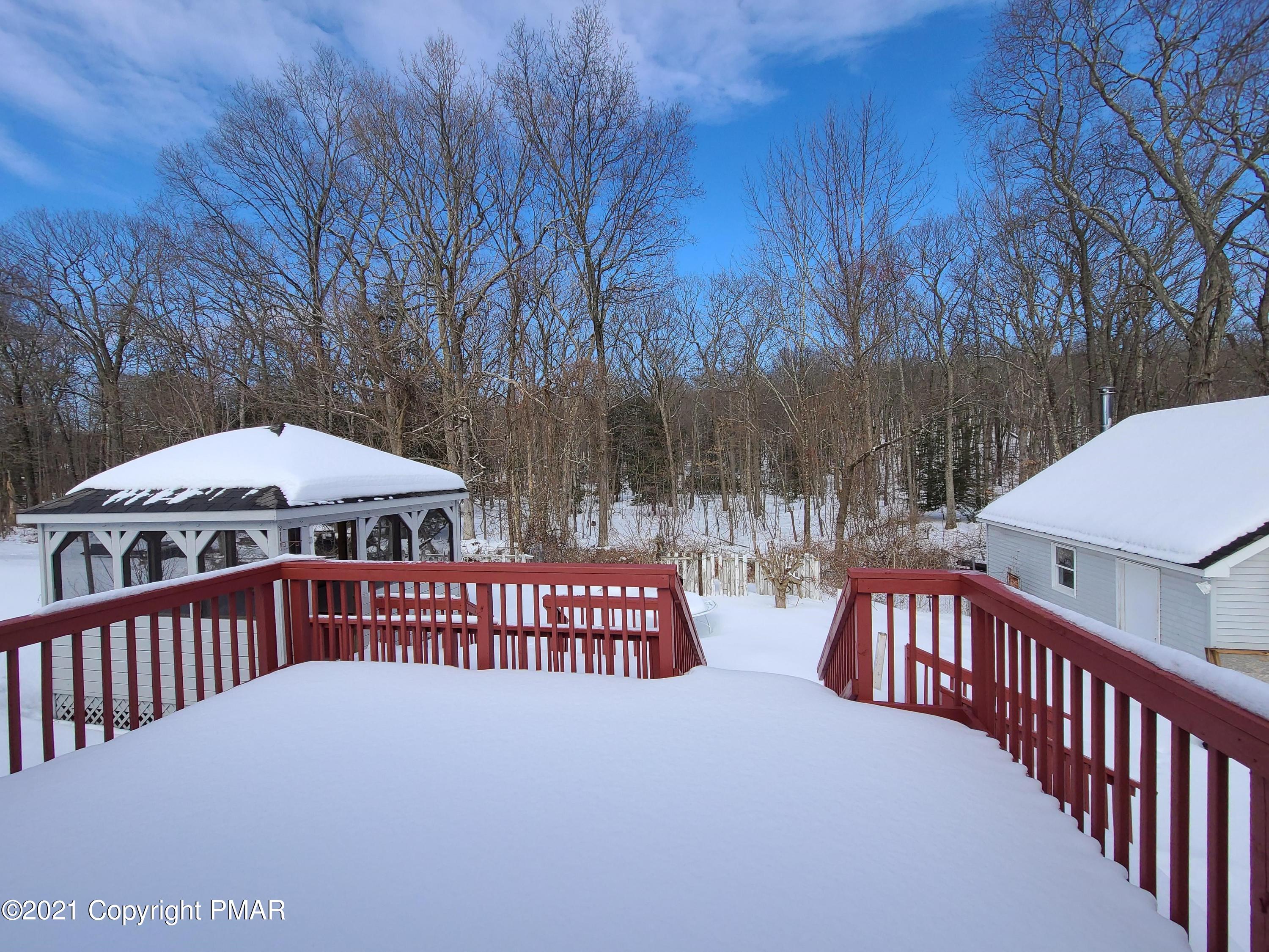 253 Center Road Stroudsburg, PA 18360 - Photo 12 of 13 253 deck