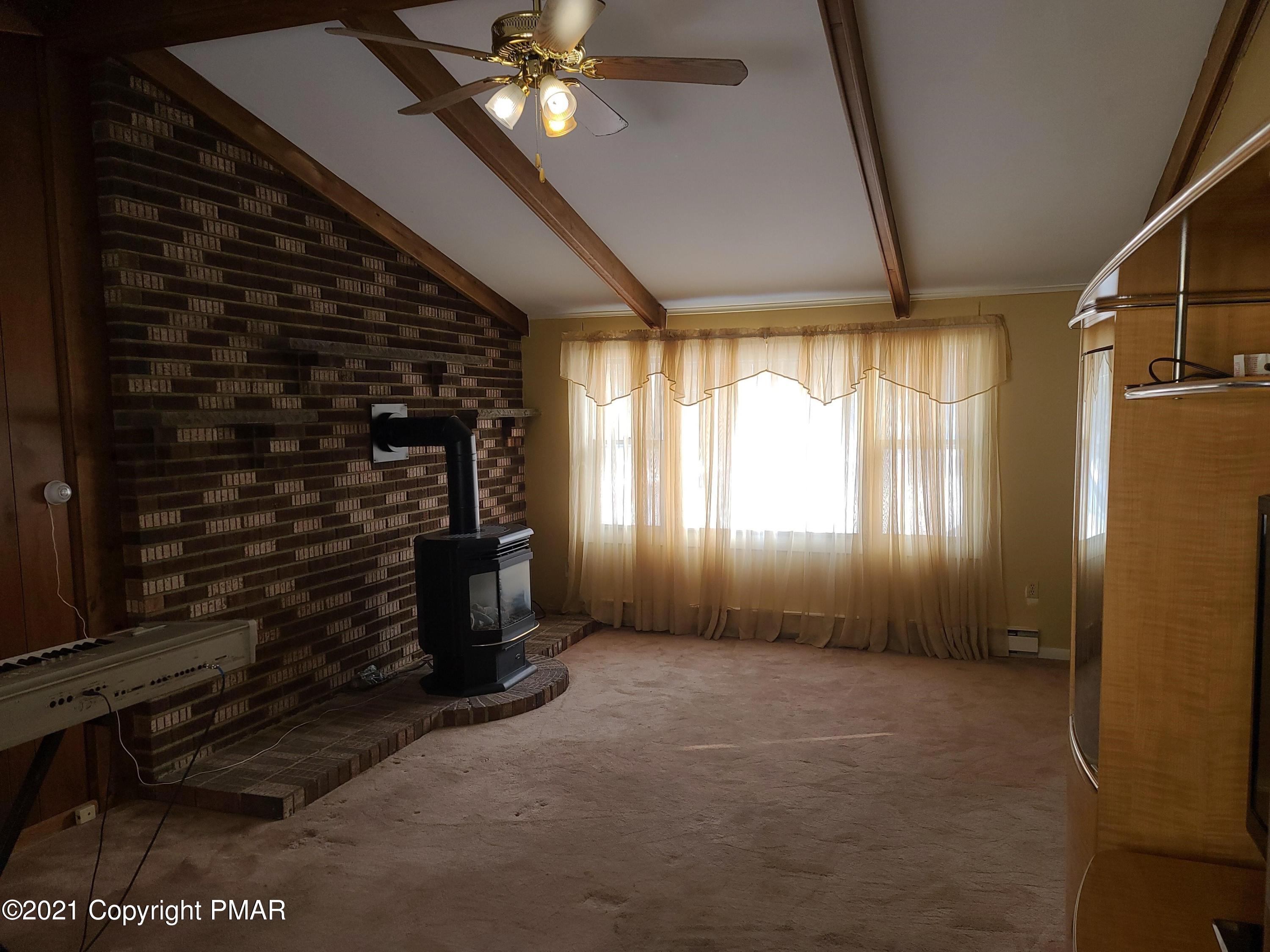 253 Center Road Stroudsburg, PA 18360 - Photo 2 of 13 253 living room