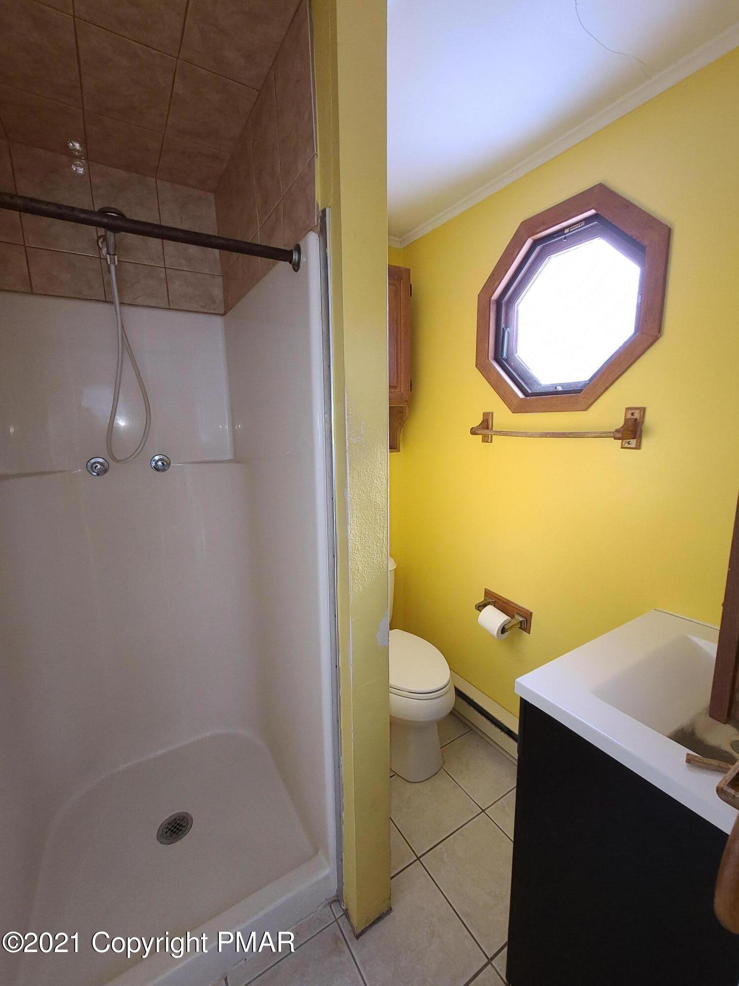 253 Center Road Stroudsburg, PA 18360 - Photo 6 of 13 253 mas bath