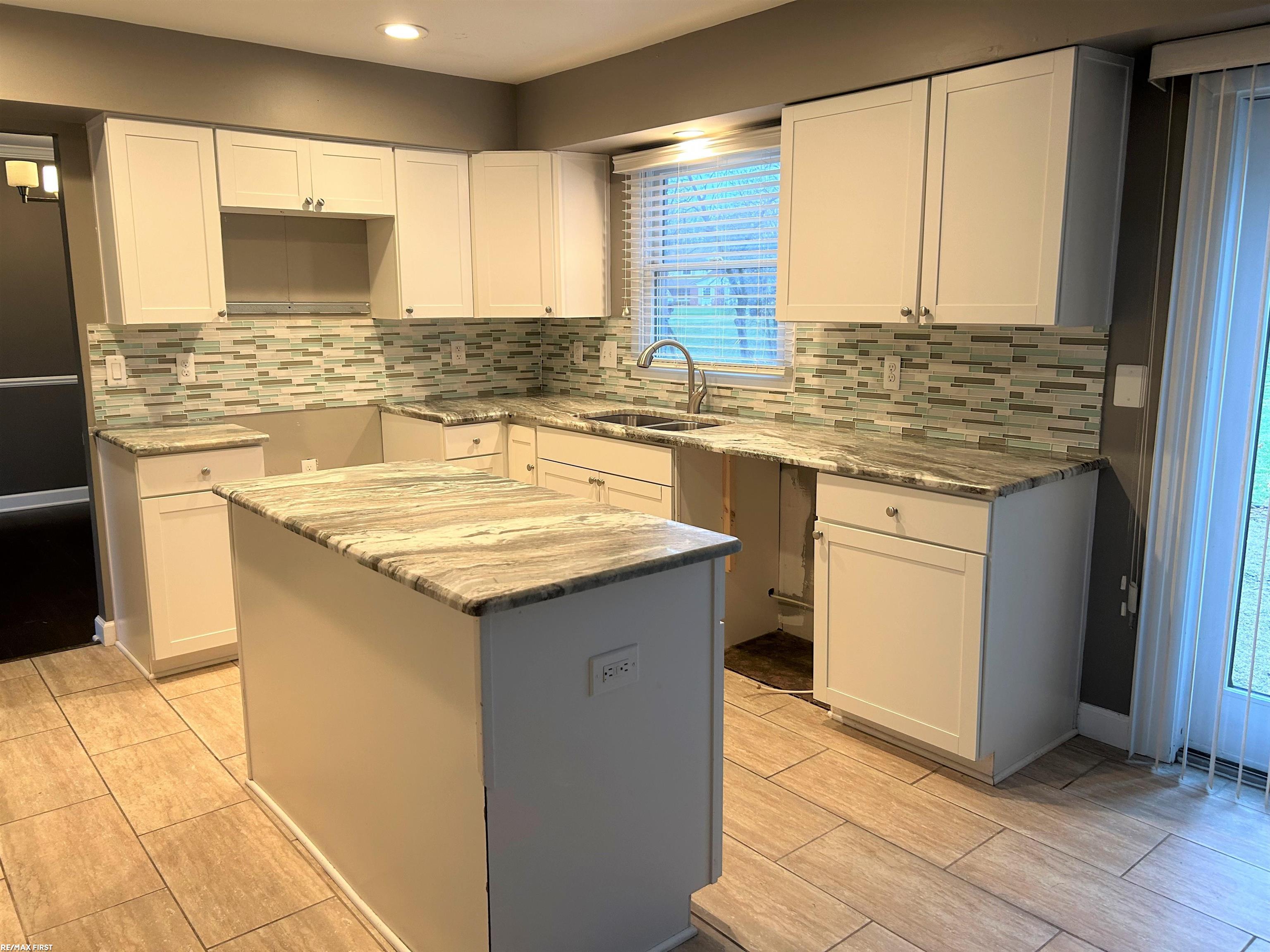 779 Bridgestone Drive Rochester, MI 48309 - Photo 3 of 27 50099404-2.JPG