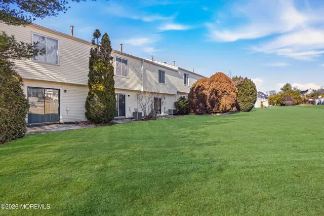 a view of a house with backyard