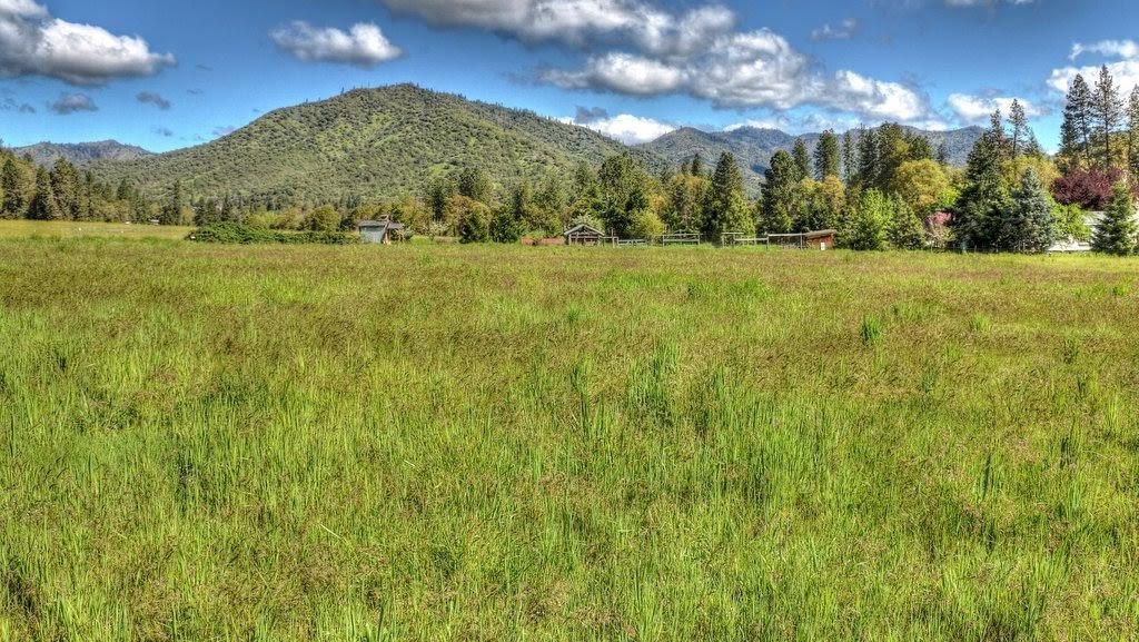 9395 Old Stage Road Central Point, OR 97502 - Photo 1 of 15 Primary Photo