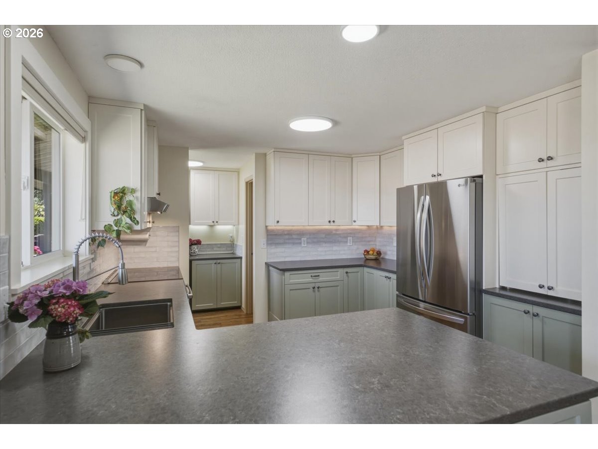35050 Riverside Drive Albany, OR 97321 - Photo 10 of 48