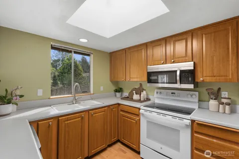 $895,000 | 7528 206th Place Northeast, Redmond, WA 98053