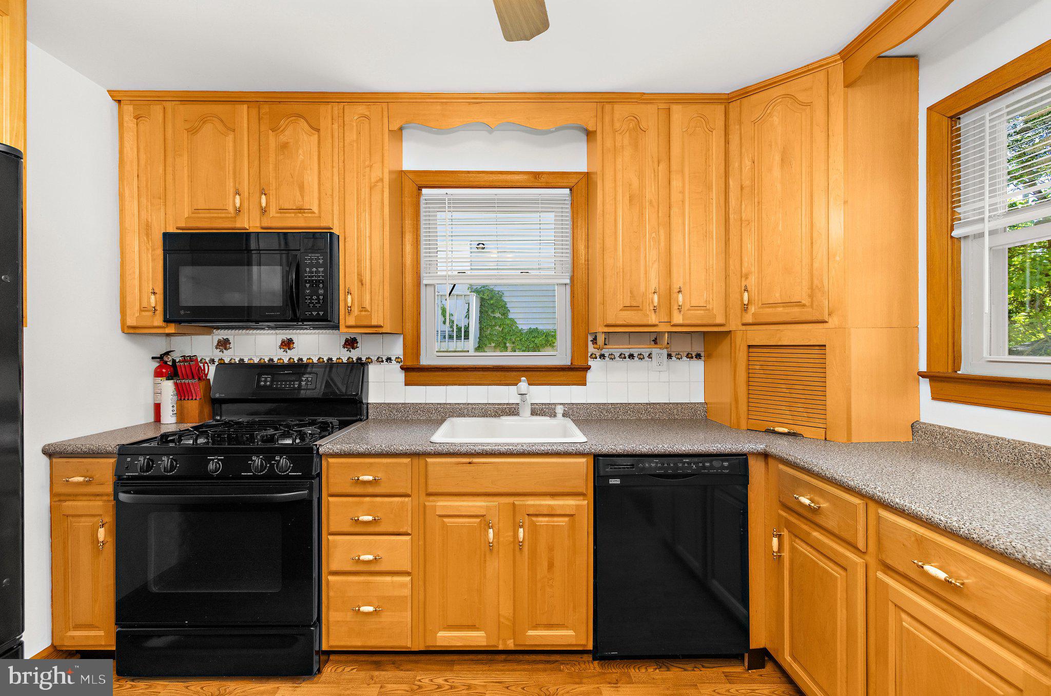 205 7th Avenue Baltimore, MD 21225 - Photo 11 of 61