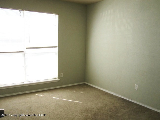 1140 Shasta Drive Amarillo, TX 79110 - Photo 17 of 23 an empty room with a window