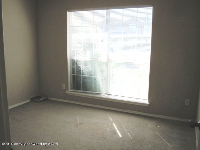 1140 Shasta Drive Amarillo, TX 79110 - Photo 19 of 23 an empty room with a window