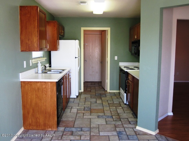 1140 Shasta Drive Amarillo, TX 79110 - Photo 7 of 23 a utility room with sink a washer and dryer