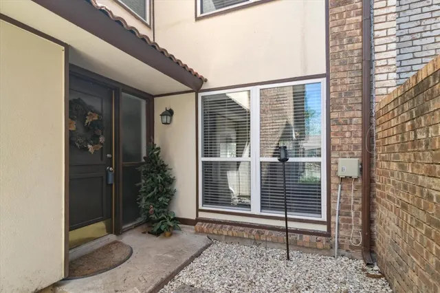 $2,300 | 1302 Summerwood Lane, Richardson, TX 75081