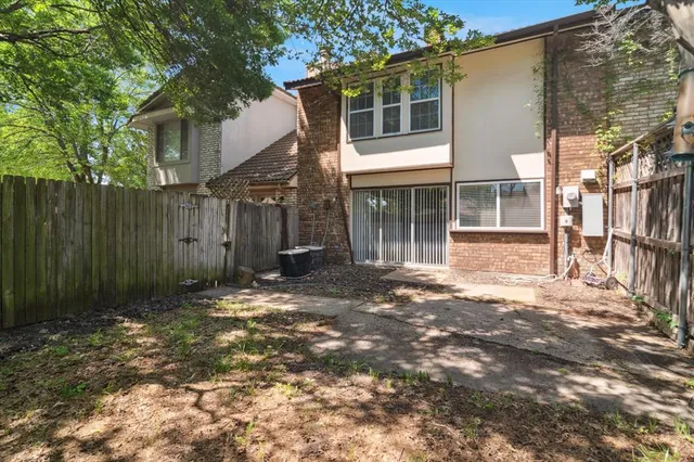 $2,300 | 1302 Summerwood Lane, Richardson, TX 75081
