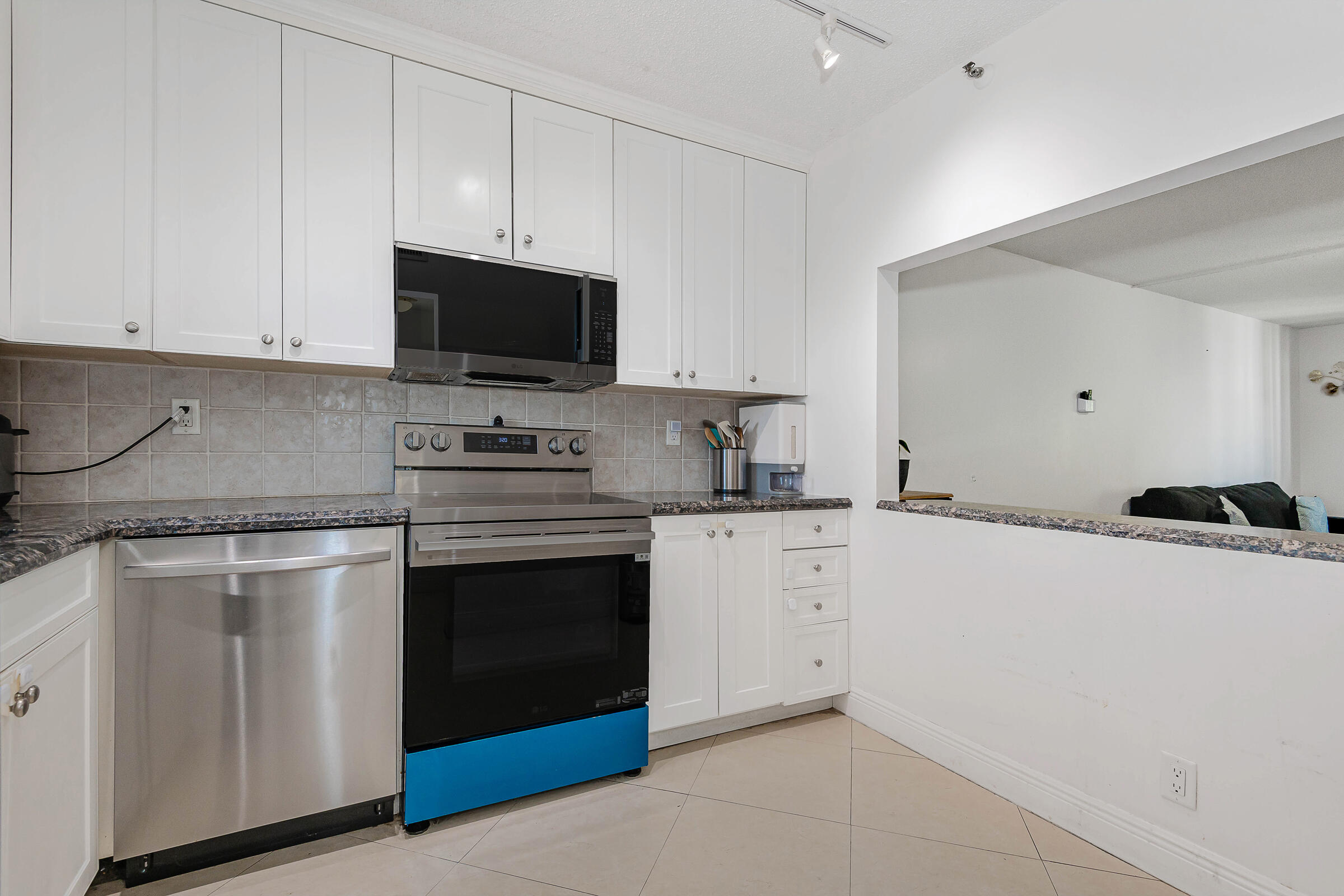 9235 Southwest 8th Street, Unit 502 Boca Raton, FL 33428 - Photo 15 of 29 0-12