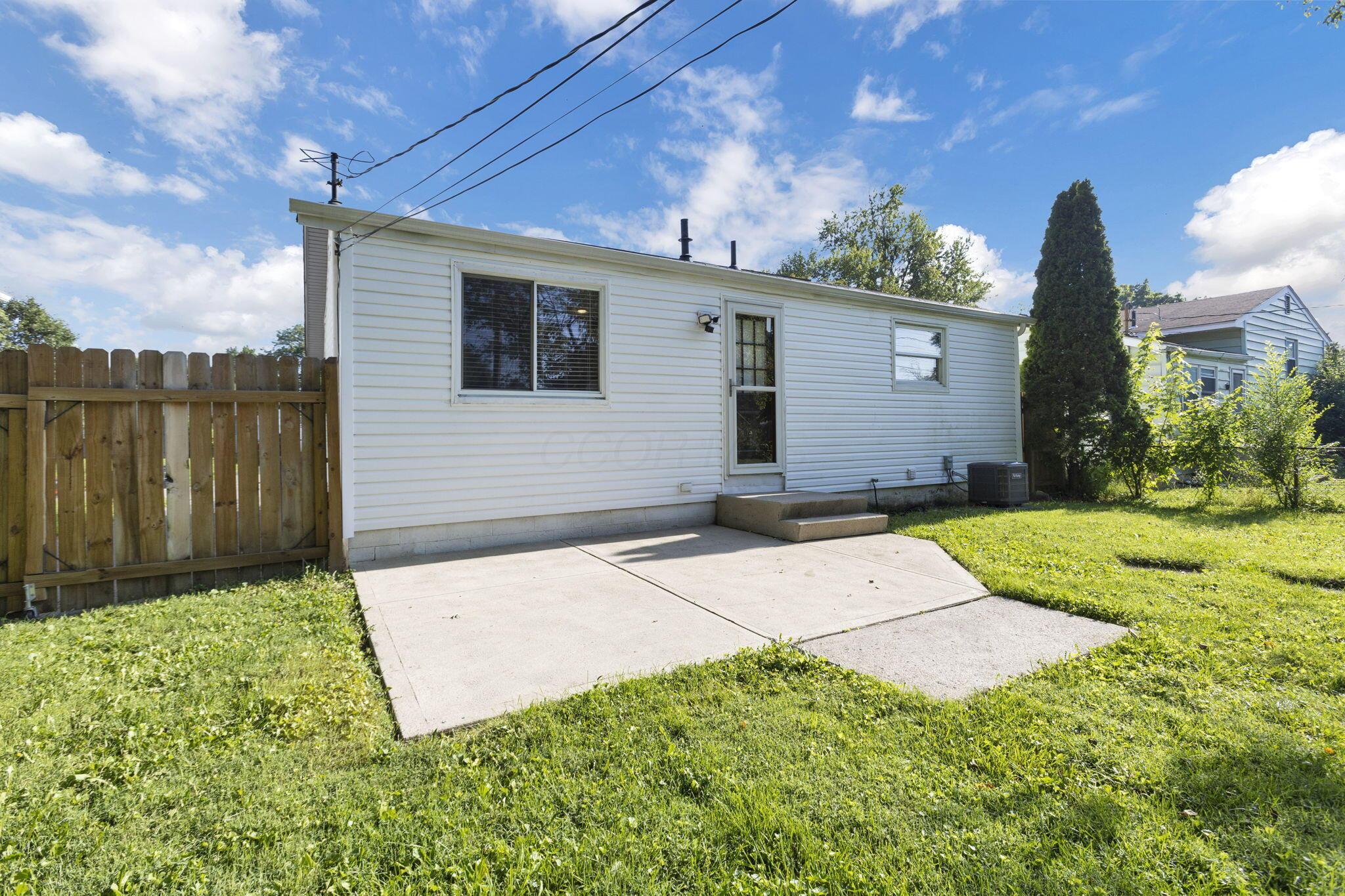 2152 Brookfield Road Columbus, OH 43229 - Photo 29 of 30 31-web-or-mls-7W3A3652
