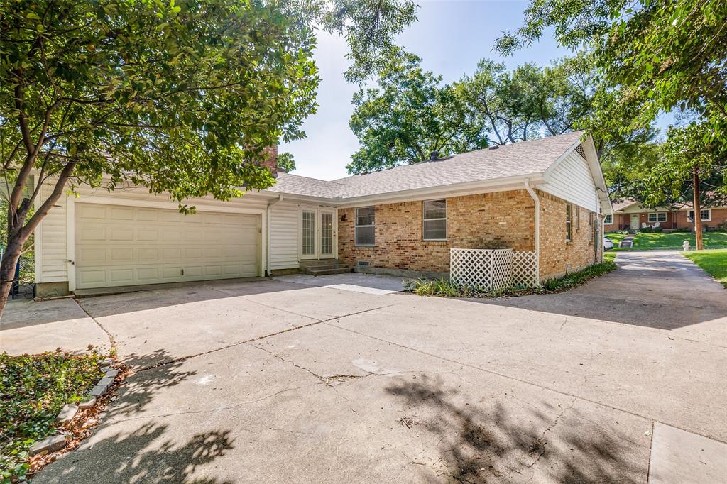 2314 Springhill Drive Dallas, TX 75228 - Photo 23 of 27 Large driveway next to a wooded creek