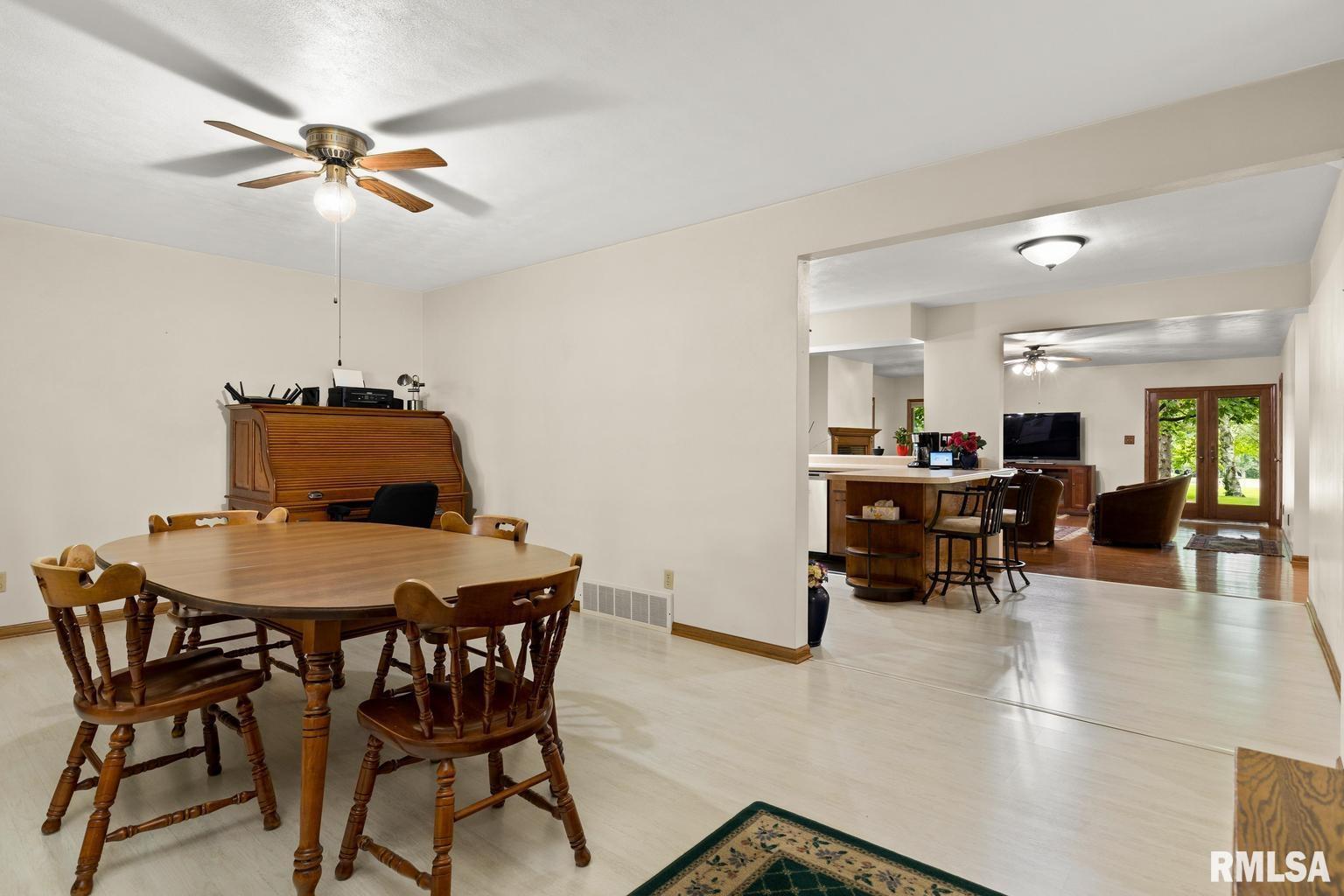 1813 Highview Road East Peoria, IL 61611 - Photo 7 of 44 Gallery Image 7
