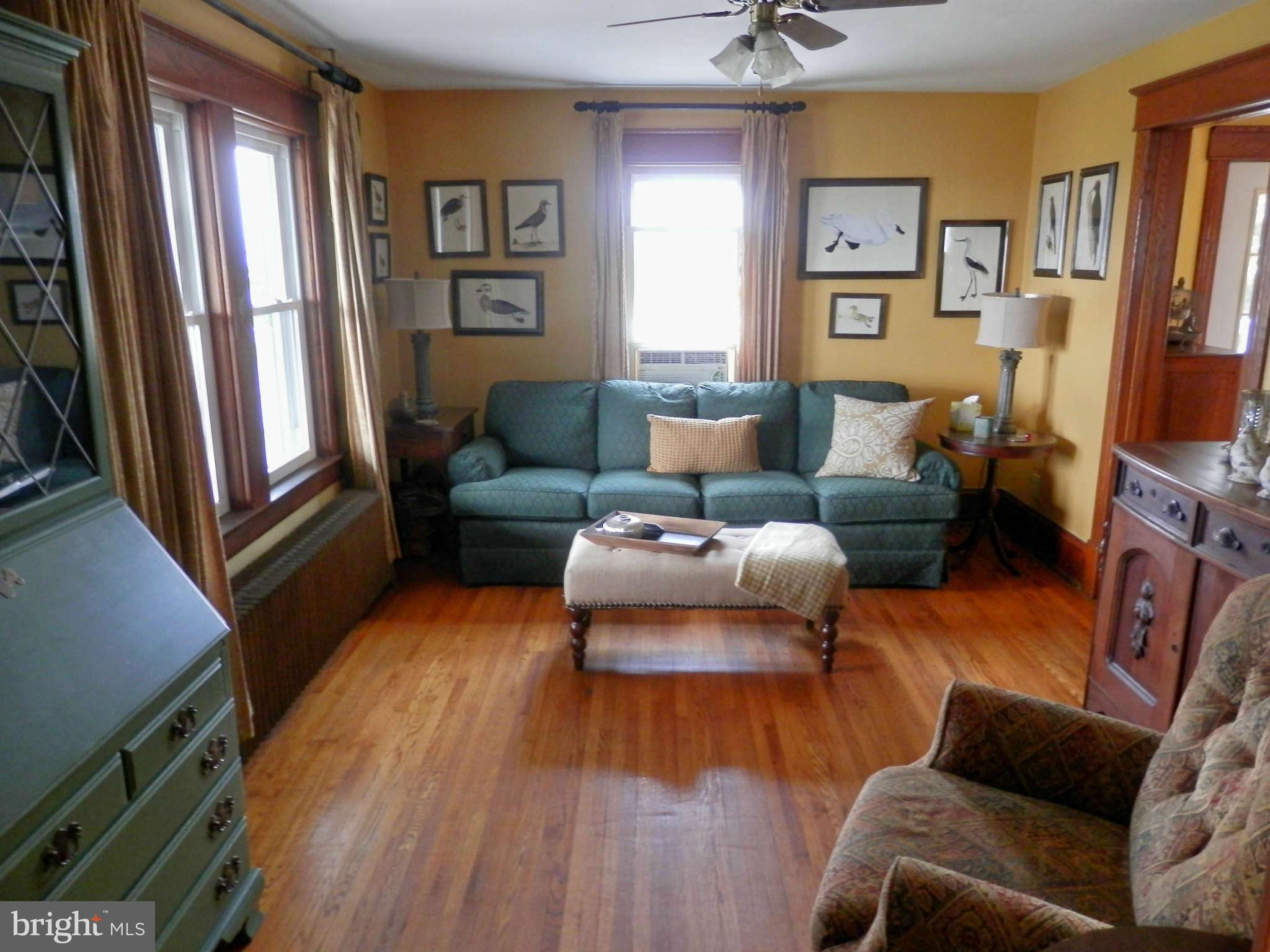 14405 Edgemont Road Smithsburg, MD 21783 - Photo 15 of 29 Living Room