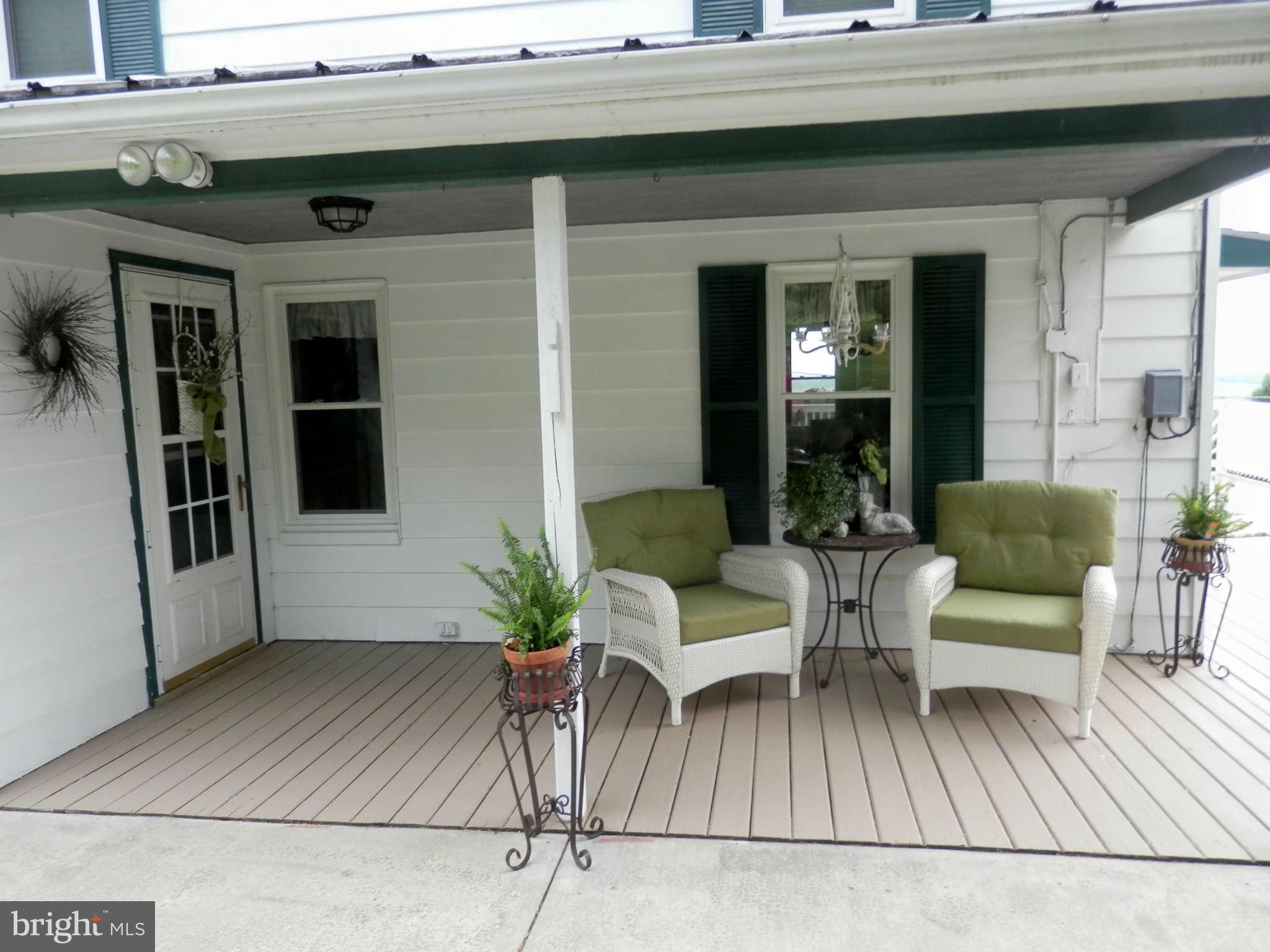 14405 Edgemont Road Smithsburg, MD 21783 - Photo 6 of 29 Side Porch