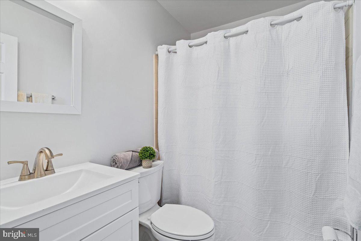 9245 Ridgefield Circle Frederick, MD 21701 - Photo 20 of 53 Primary bathroom