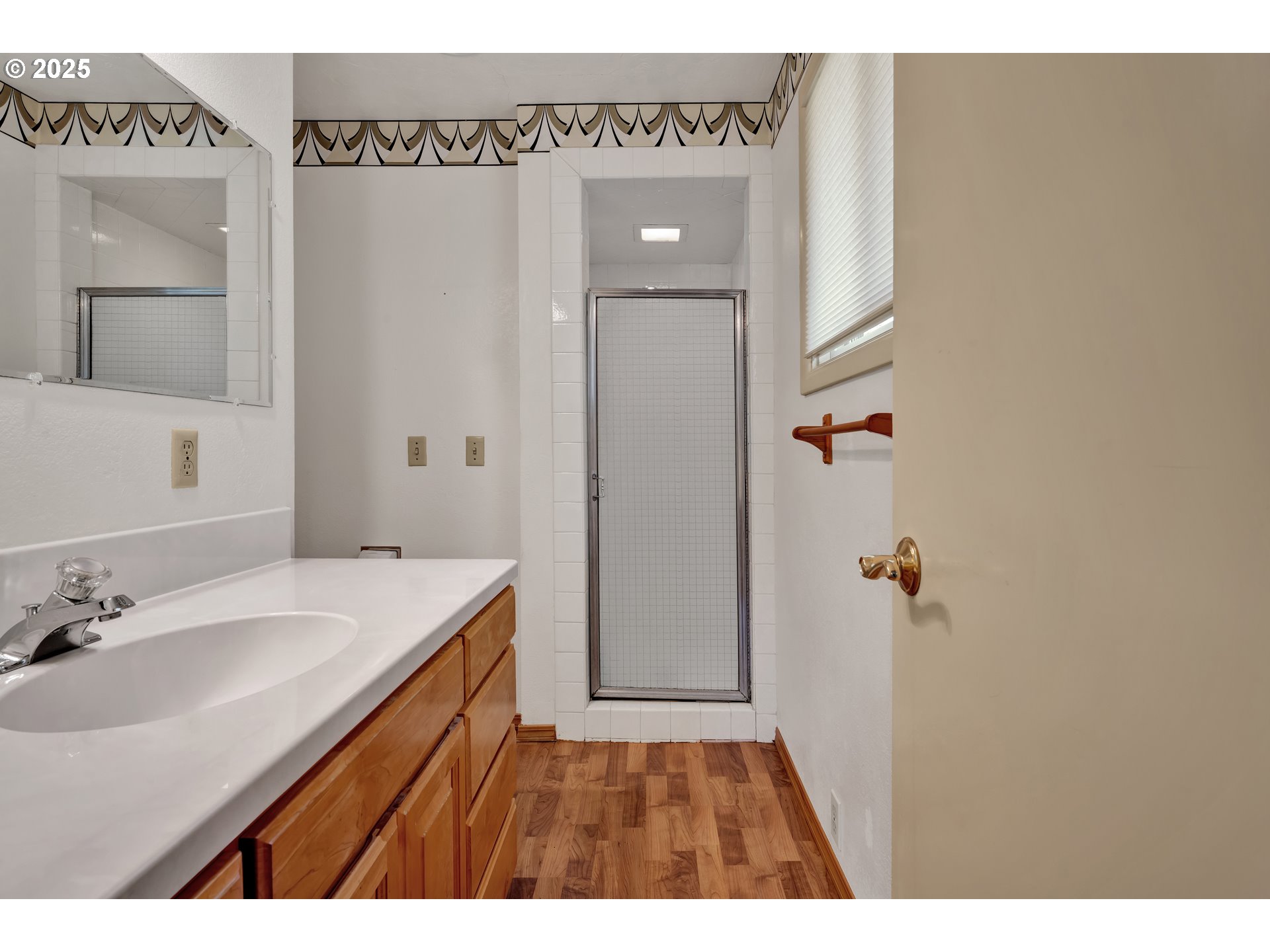 925 Ascot Drive Eugene, OR 97401 - Photo 21 of 44 a bathroom with a sink a mirror and a shower
