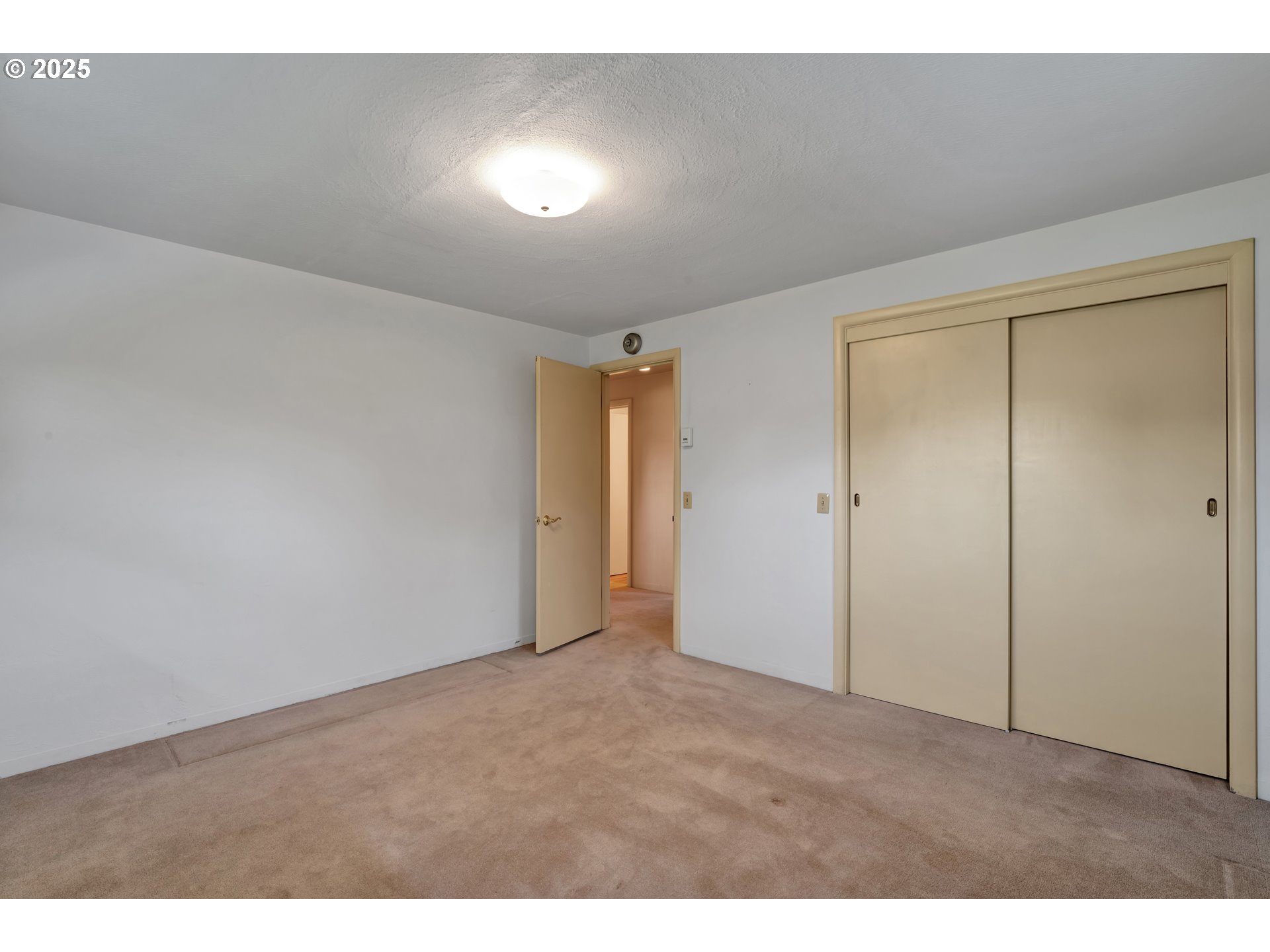 925 Ascot Drive Eugene, OR 97401 - Photo 24 of 44 a view of an empty room