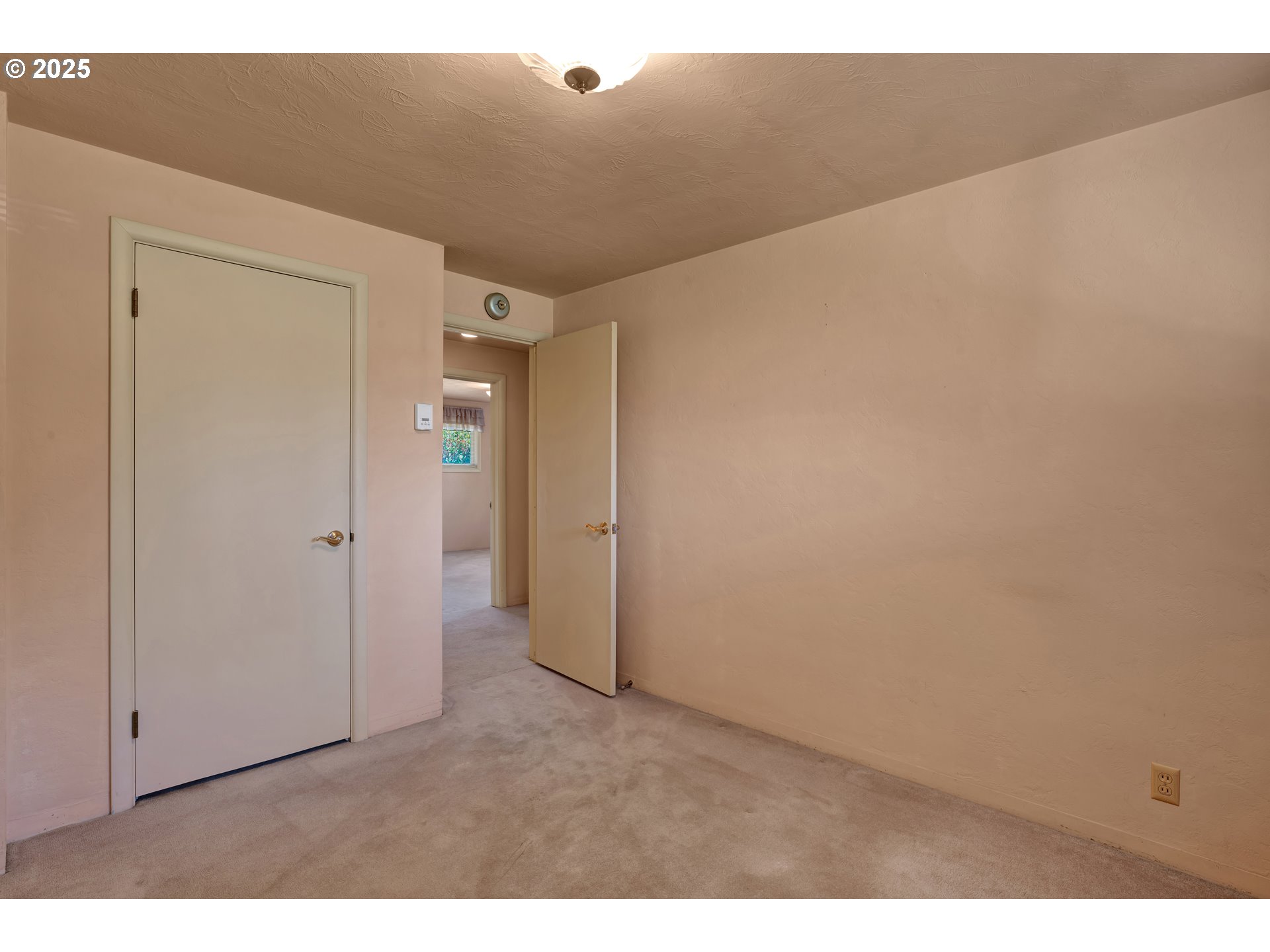 925 Ascot Drive Eugene, OR 97401 - Photo 26 of 44 a view of empty room
