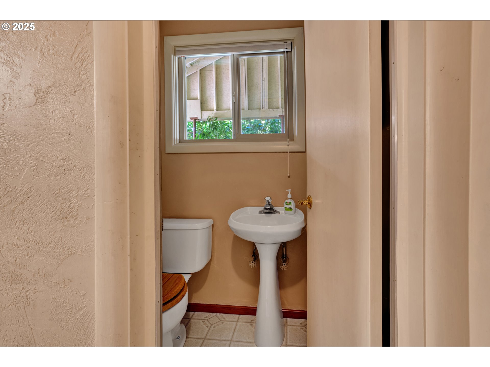 925 Ascot Drive Eugene, OR 97401 - Photo 29 of 44 a bathroom with a sink and a toilet