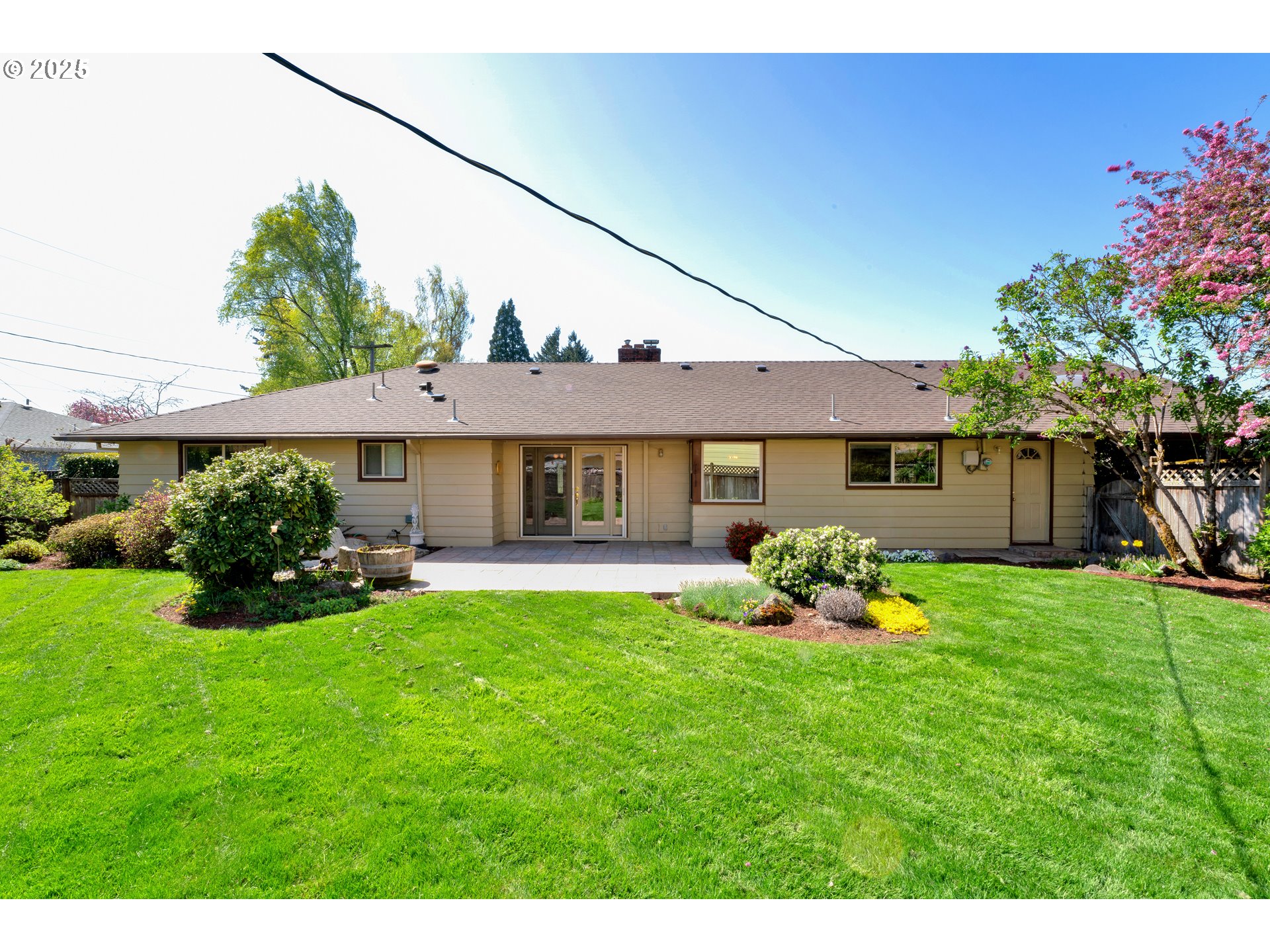 925 Ascot Drive Eugene, OR 97401 - Photo 39 of 44 a front view of a house with a garden and plants