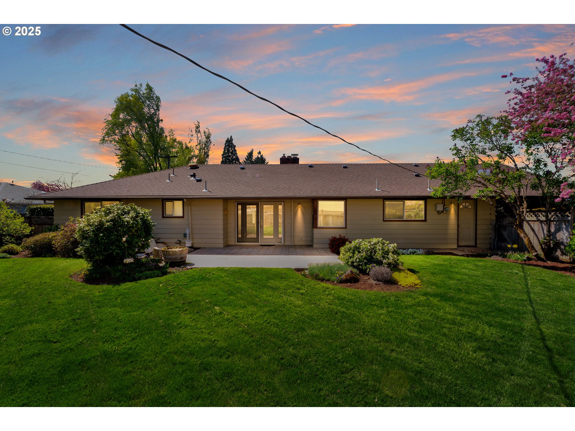 925 Ascot Drive Eugene, OR 97401 - Photo 41 of 44 a front view of a house with a garden