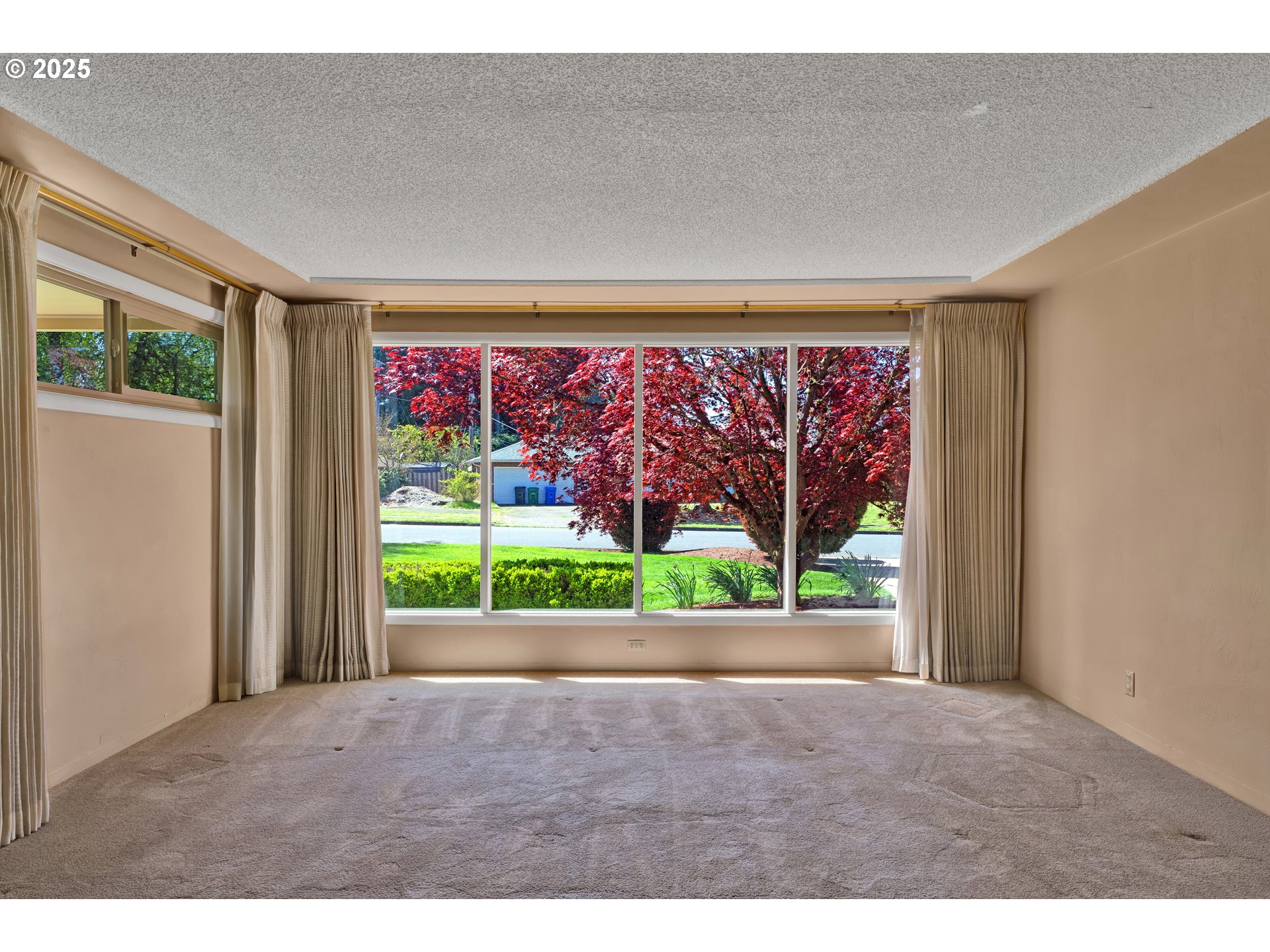 925 Ascot Drive Eugene, OR 97401 - Photo 5 of 44 a open area with a large window and red brick wall