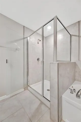 $2,350 | 607 Royal Empress Drive, Ruskin, FL 33570