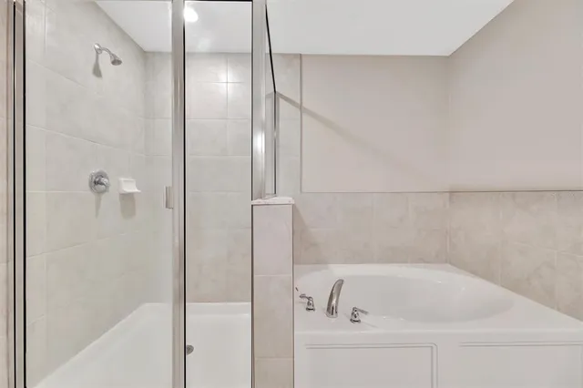 $2,350 | 607 Royal Empress Drive, Ruskin, FL 33570