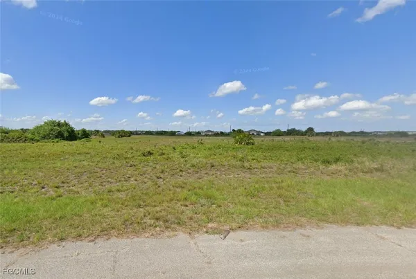 a view of an ocean from a yard