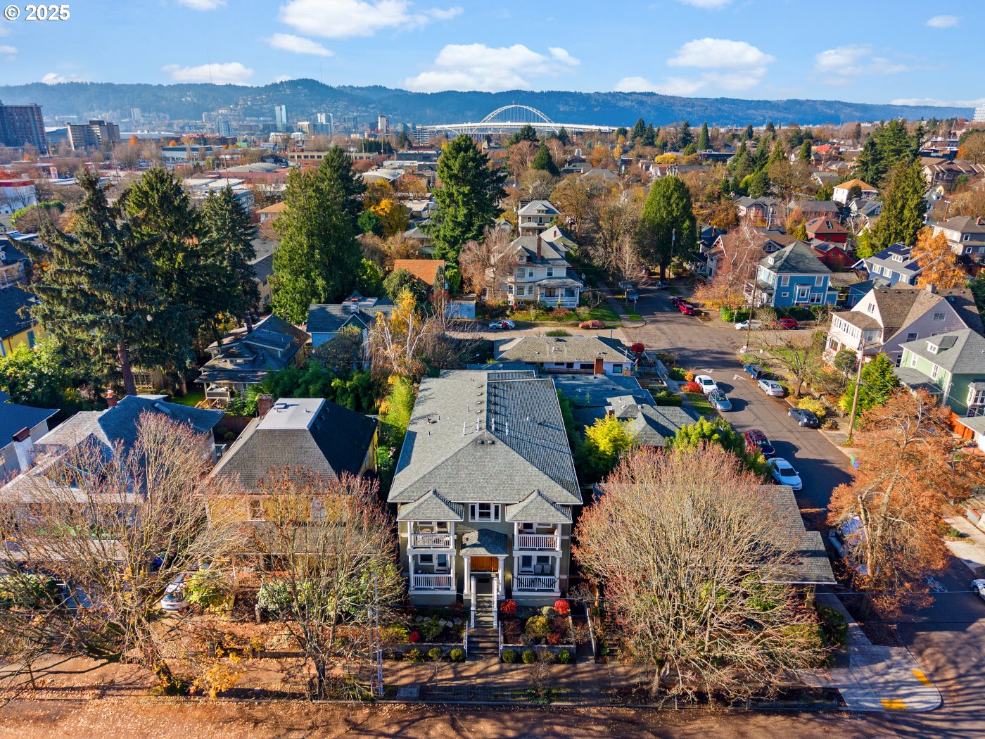 2013 Northeast 10th Avenue, Unit E Portland, OR 97212 - Photo 2 of 30 a view of outdoor space and city view