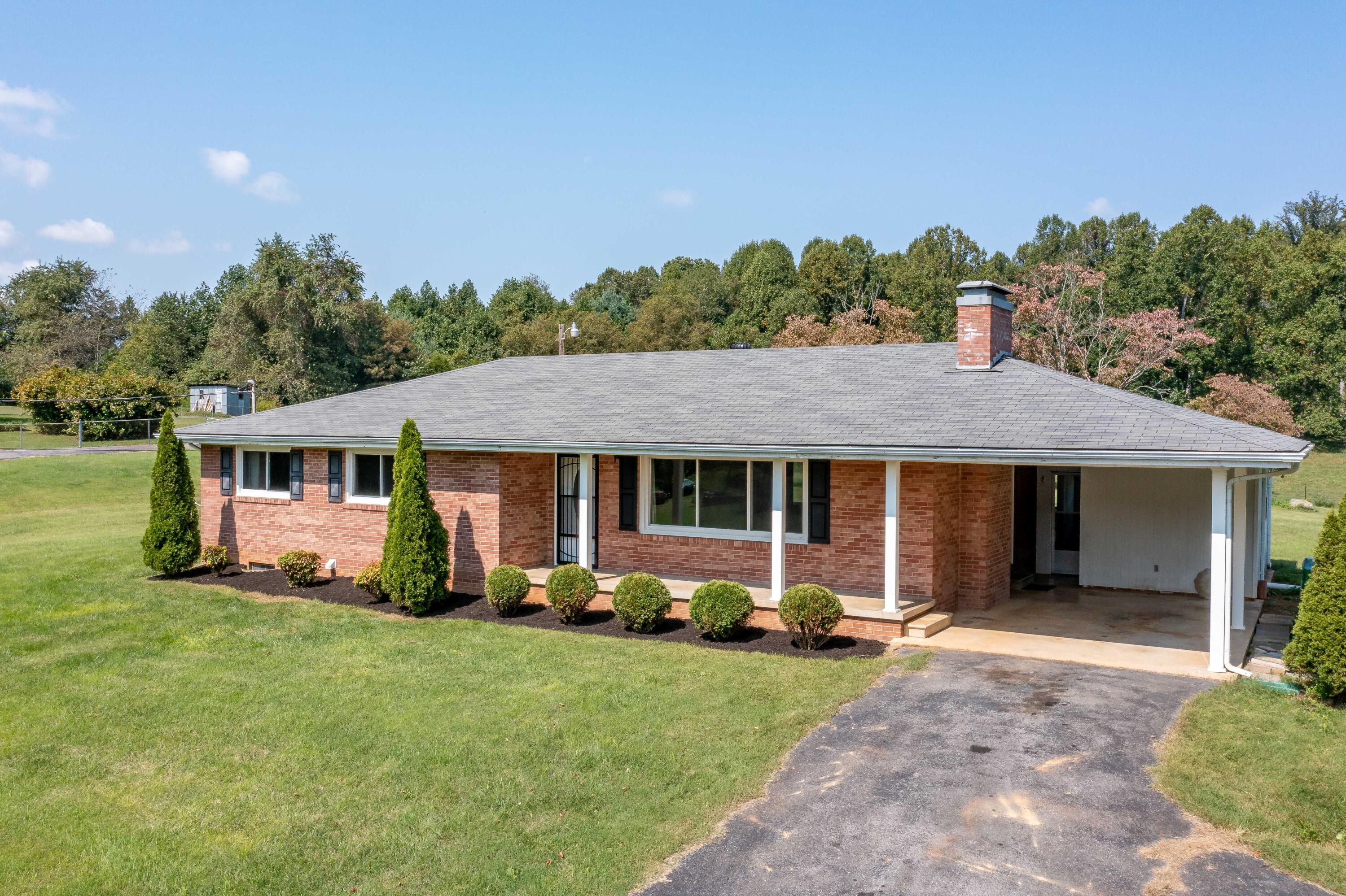 868 Smalling Road Johnson City, TN 37601 - Photo 2 of 63 868 Smalling Rd (18 of 71)