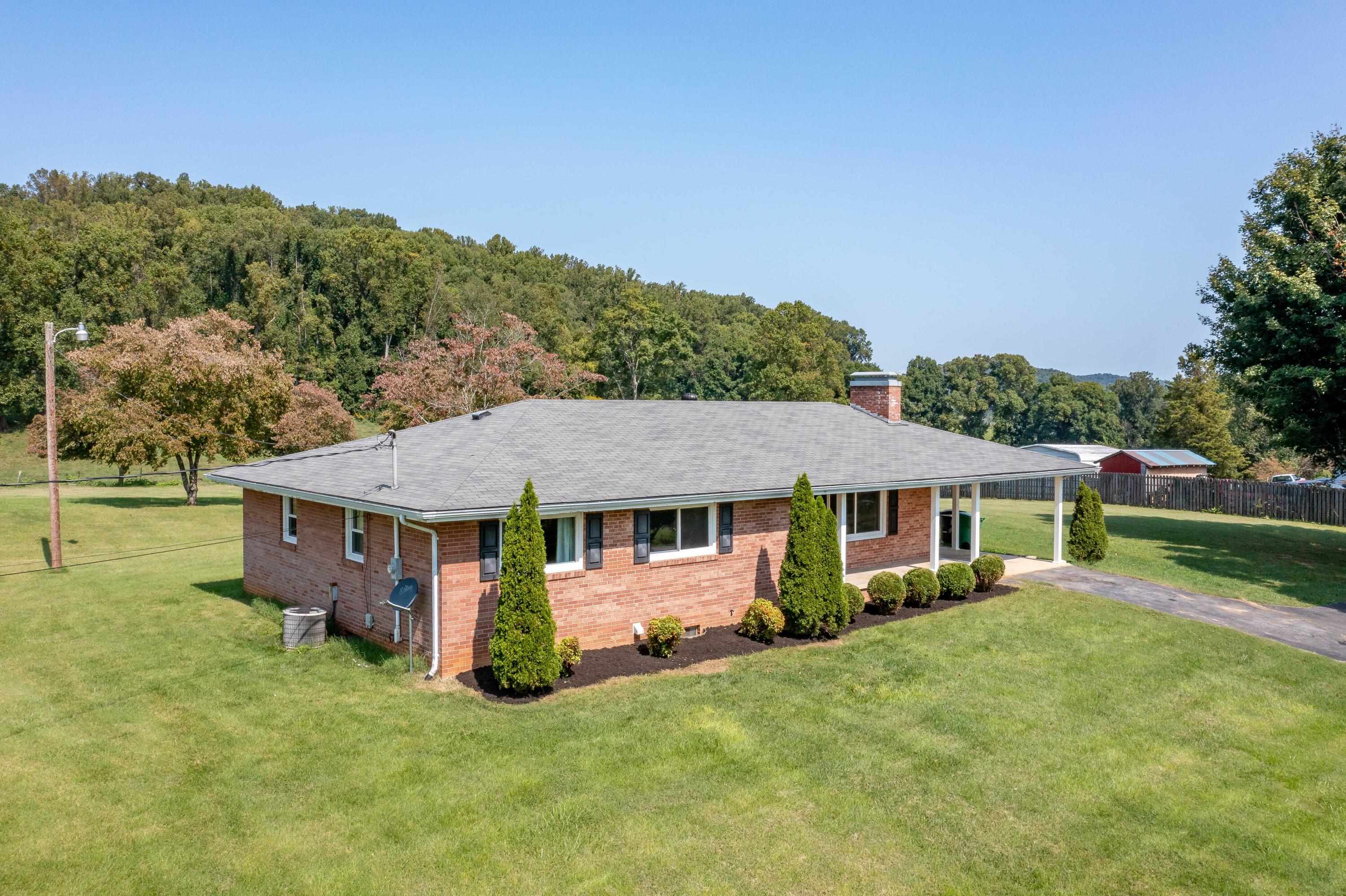 868 Smalling Road Johnson City, TN 37601 - Photo 3 of 63 868 Smalling Rd (17 of 71)