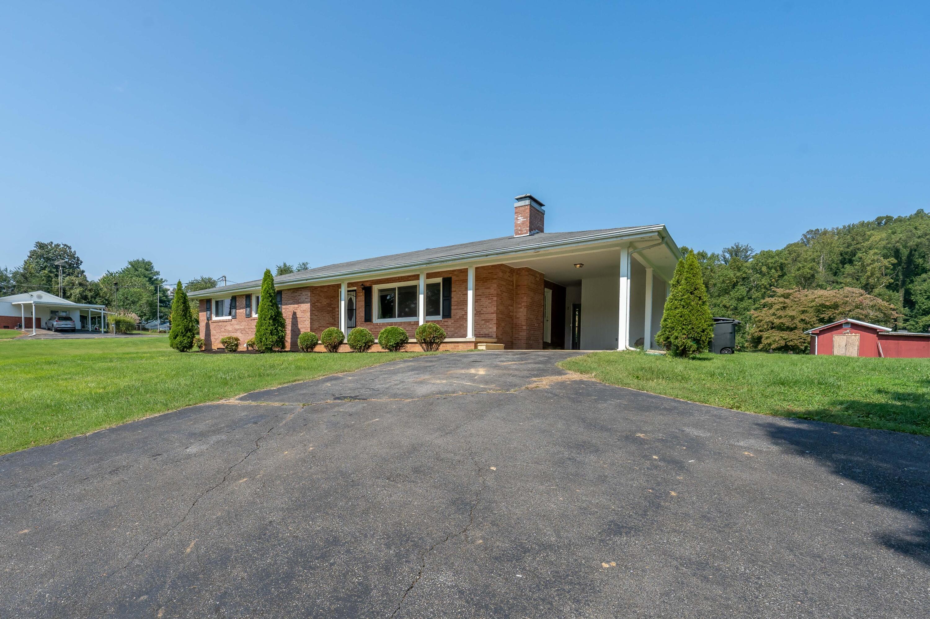 868 Smalling Road Johnson City, TN 37601 - Photo 4 of 63 868 Smalling Rd (26 of 71)