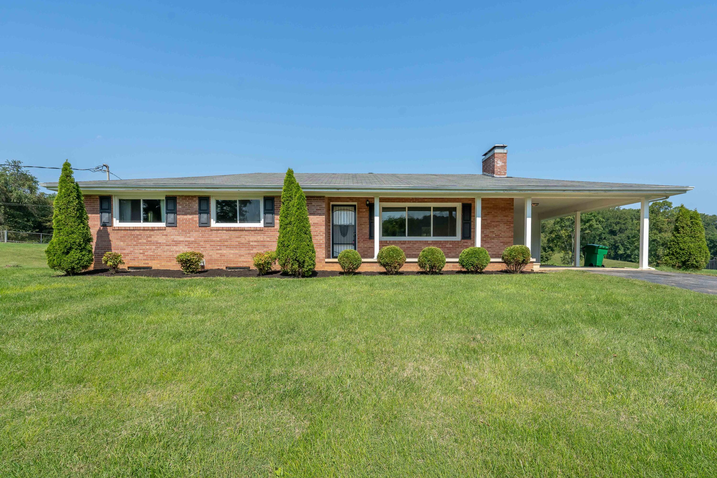 868 Smalling Road Johnson City, TN 37601 - Photo 5 of 63 868 Smalling Rd (27 of 71)