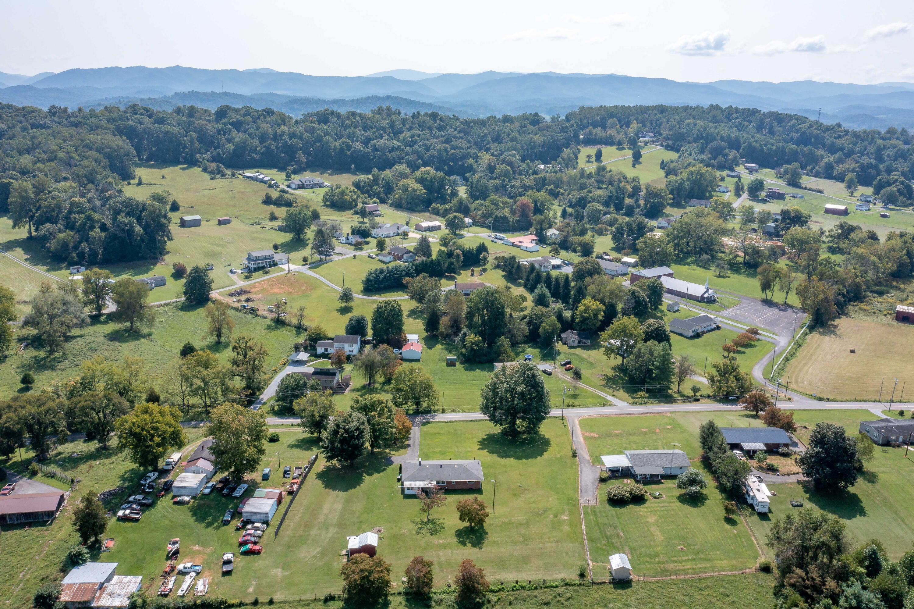 868 Smalling Road Johnson City, TN 37601 - Photo 54 of 63 868 Smalling Rd (7 of 71)