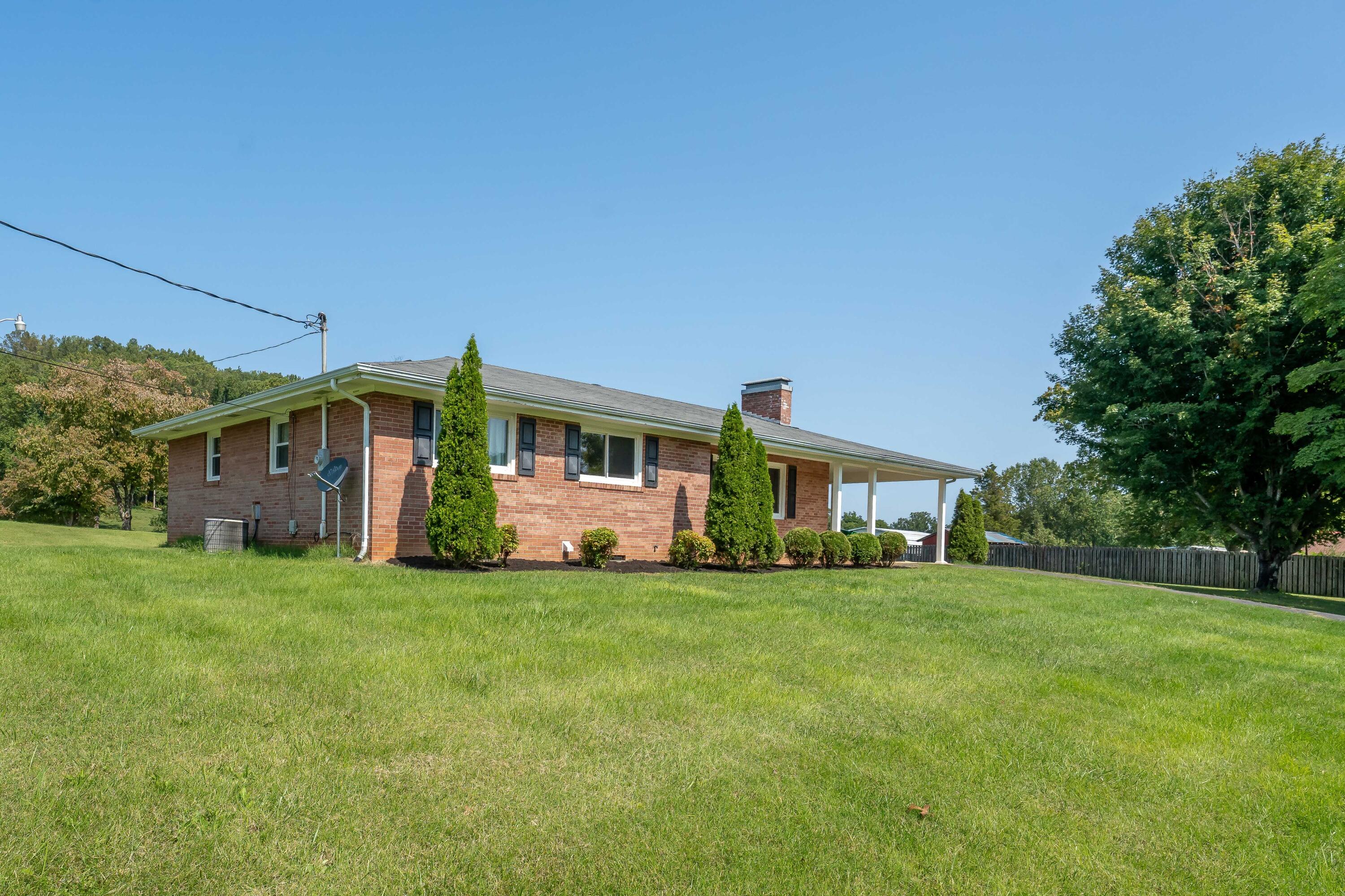 868 Smalling Road Johnson City, TN 37601 - Photo 6 of 63 868 Smalling Rd (28 of 71)