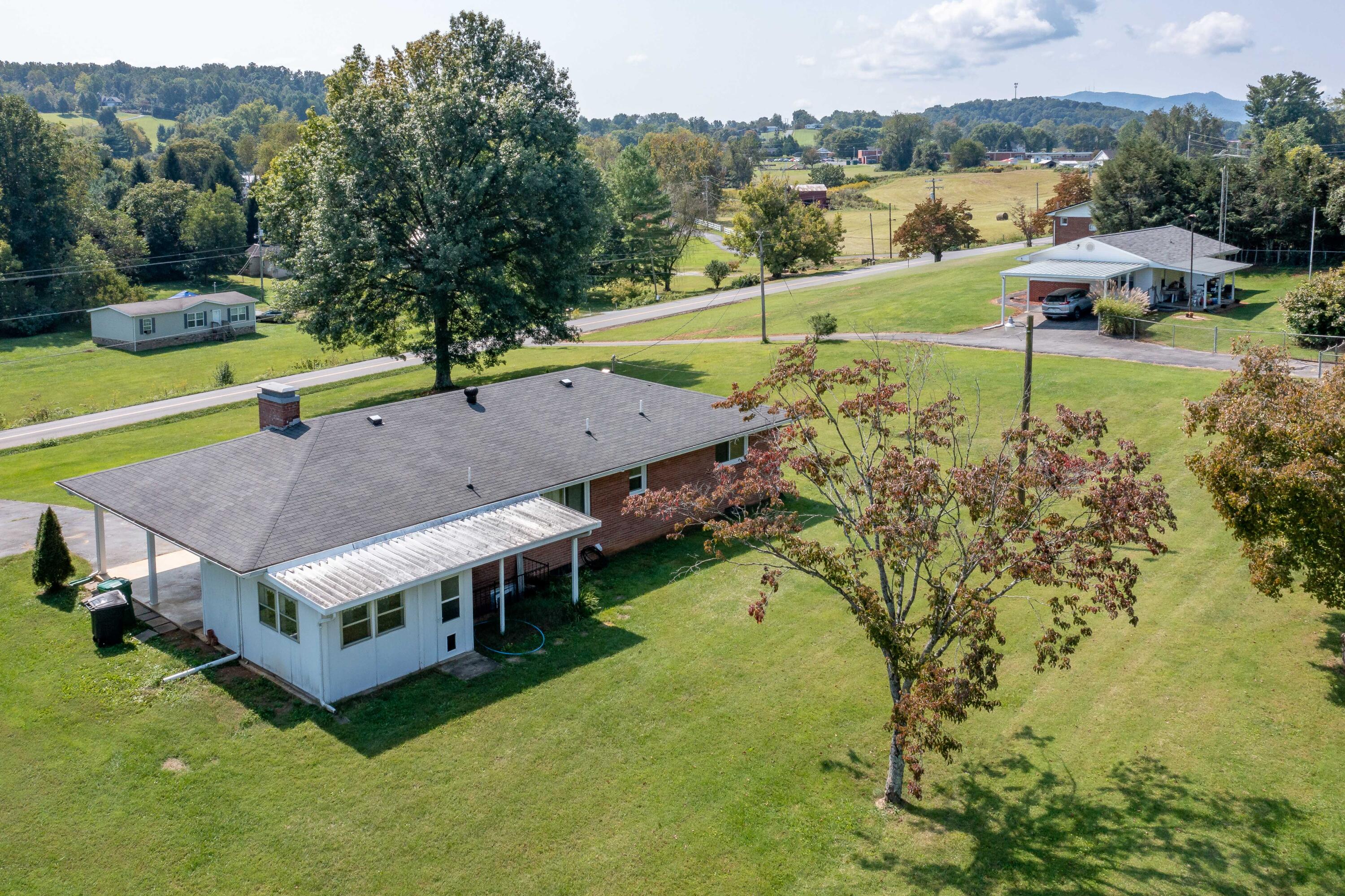 868 Smalling Road Johnson City, TN 37601 - Photo 8 of 63 868 Smalling Rd (20 of 71)