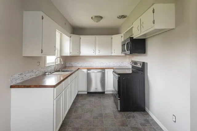 $217,000 | 1806 10th Avenue North, Moorhead, MN 56560