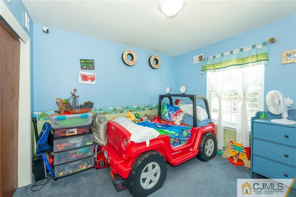36 Hanover Square, Unit E Middlesex, NJ 08846 - Photo 14 of 23 a kids bedroom with a bed and toys
