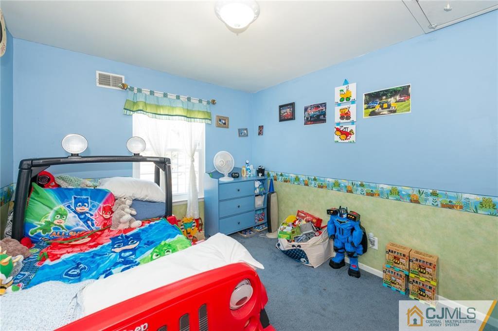 36 Hanover Square, Unit E Middlesex, NJ 08846 - Photo 15 of 23 a bedroom with a bed and a bed